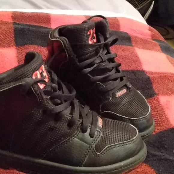 Shoes - Picture 2 of 4